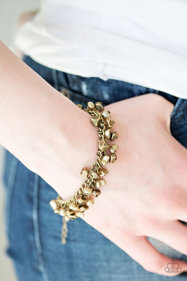 Seaside Social - Brass Pearly Bracelet