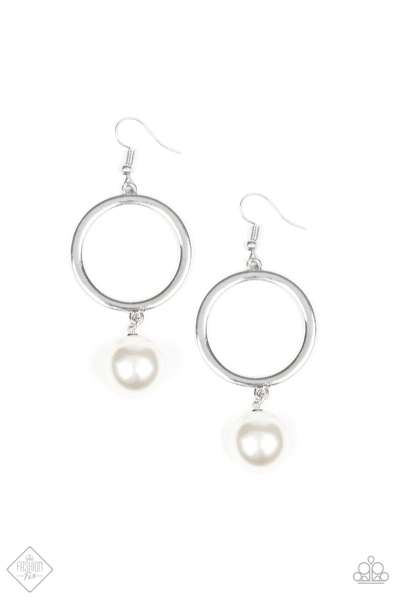 Grand Central Chic - Pearl Earrings